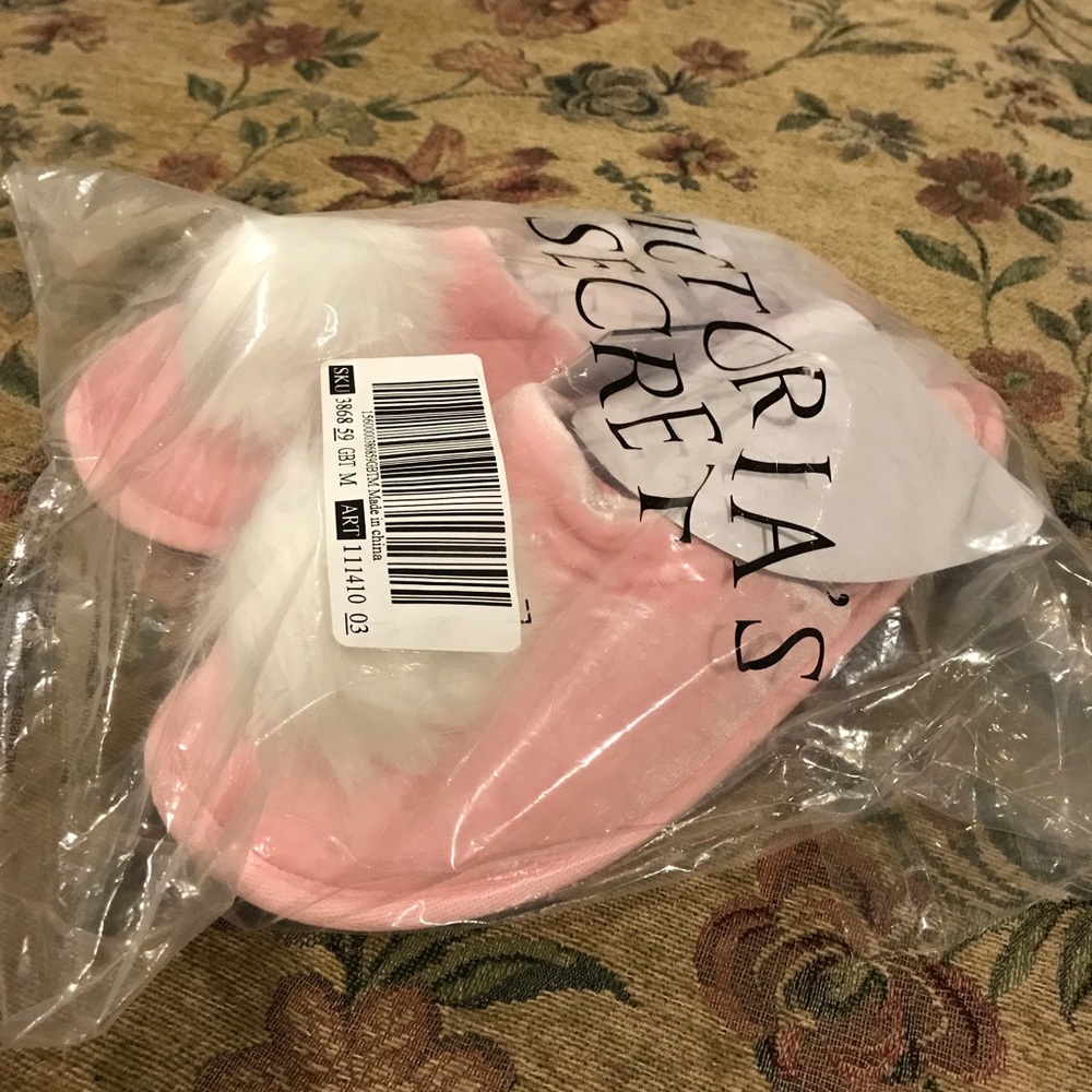Victoria’s Secret Pink Slippers NWT Size M 7/8
